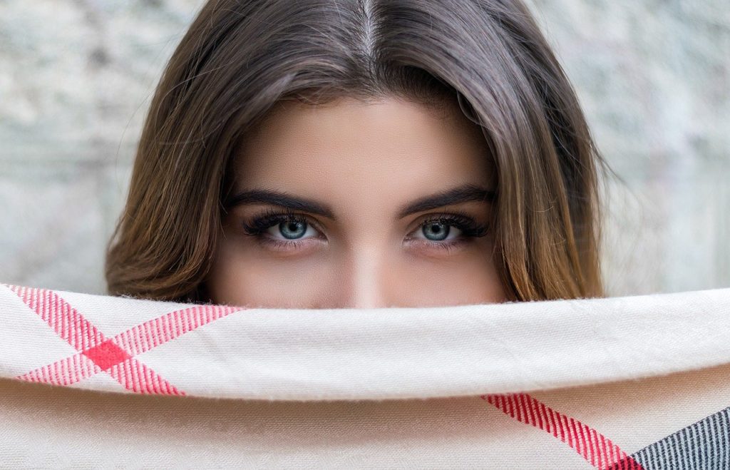 Obtenga las Mejores Cejas y Pestañas