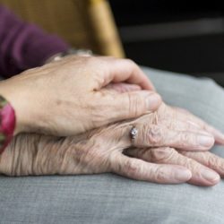 Tus Manos a Medida que Envejeces. Consejos y Tratamientos