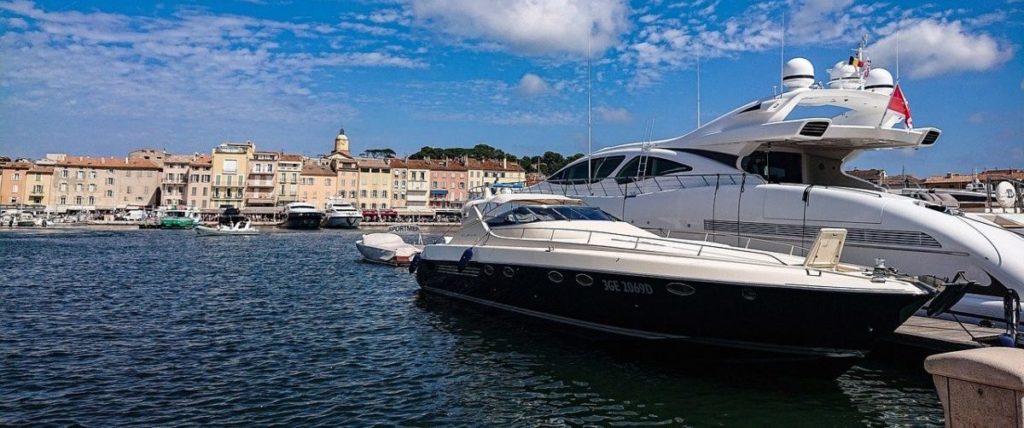 Barcos con Cabinas Cuddy