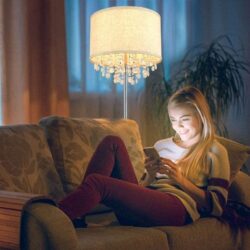 ¿Cómo Encontrar la Lámpara de Pie Perfecta Para tu Salón?